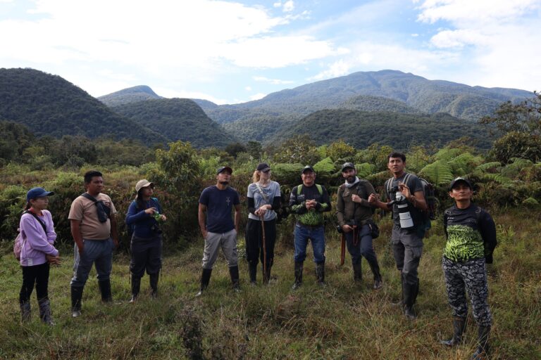 Imagen de una de las siete expediciones que se han realizado en la Reserva con pobladores locales y expertos. Foto: Cortesía Caminantr3s