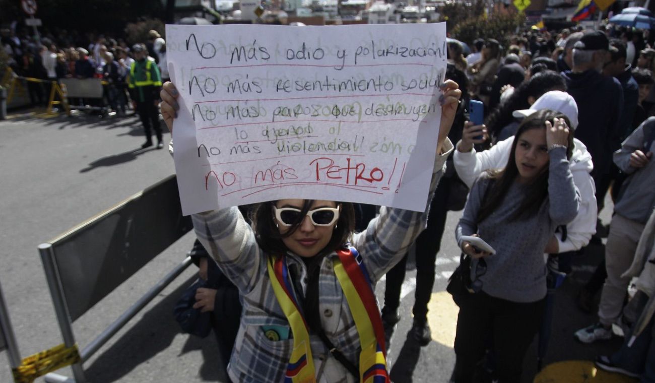 Misa por Miguel Uribe a las afueras de la Clínica Santa Fe