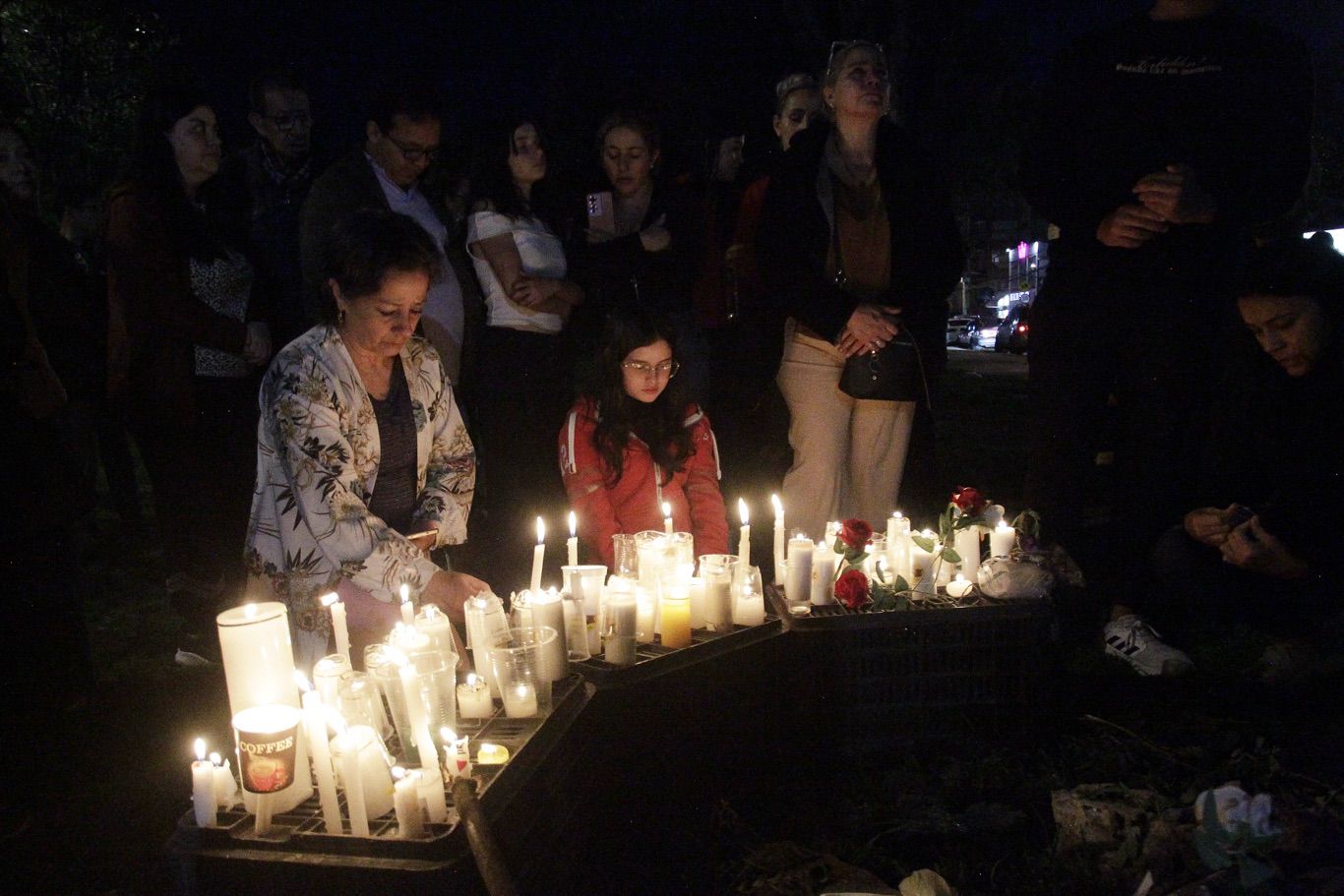 Velatón en Modelia por la salud de Miguel Uribe